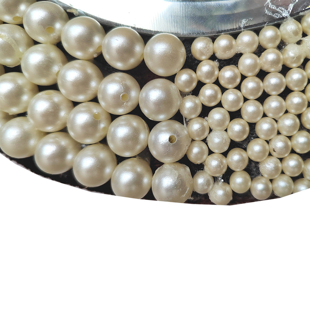 Tribro Oval Shape Luxury Handmade Wall Mirror in white Beads closeup